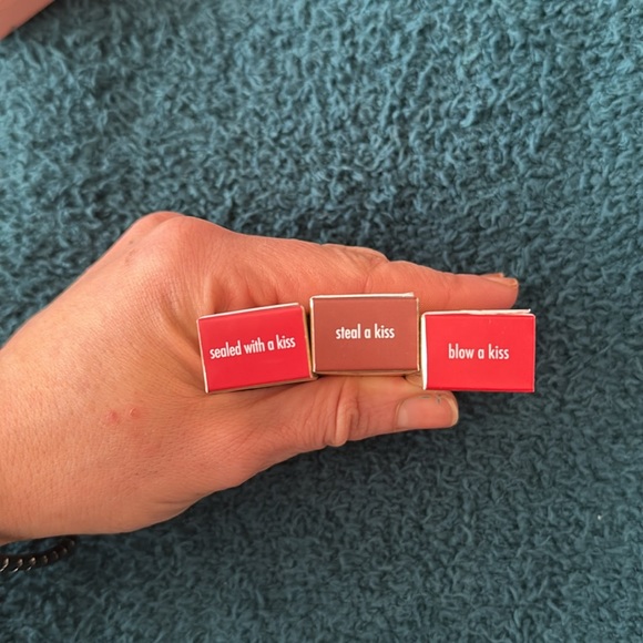 NWT stila lasting kisses gloss - Picture 3 of 3